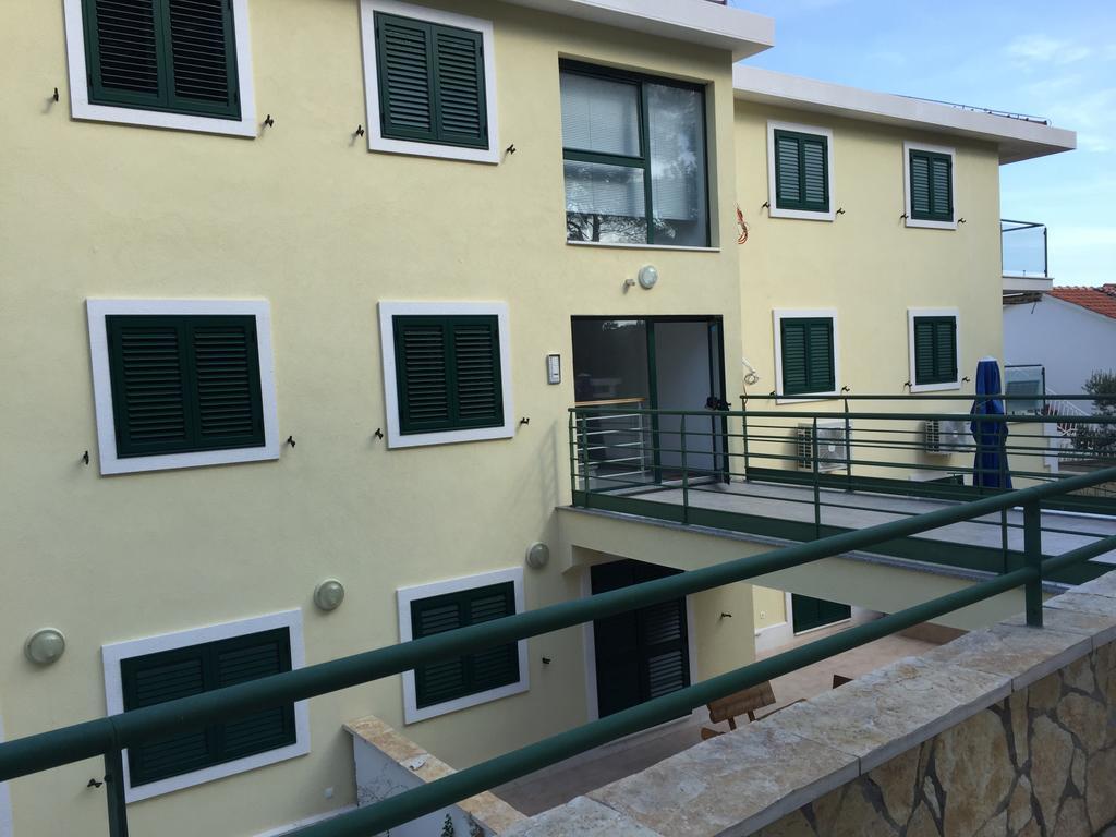 Apartment Maestral Rogač Екстериор снимка