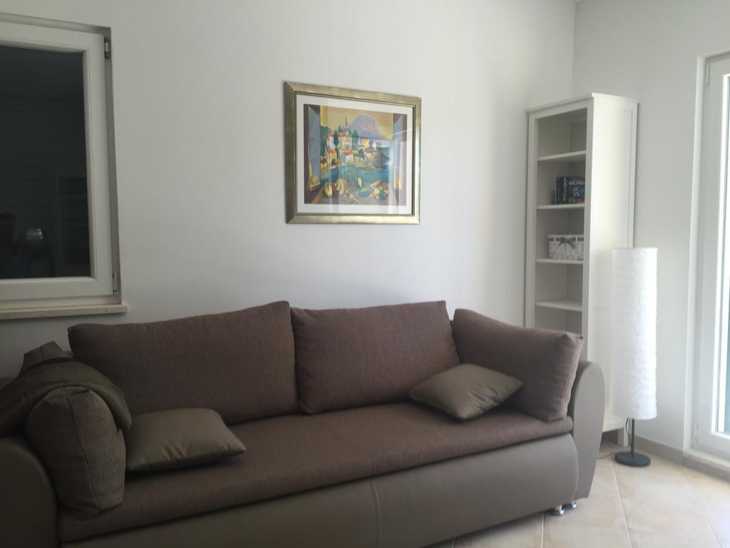Apartment Maestral Rogač Екстериор снимка